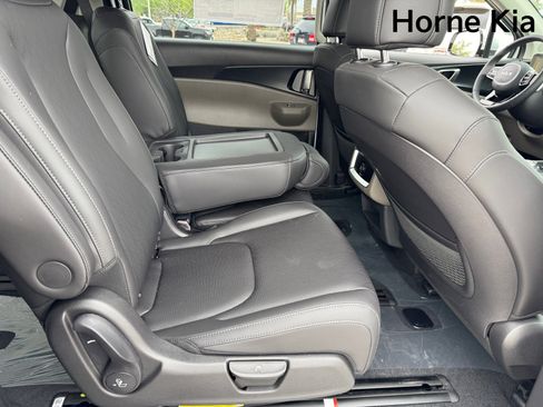 New 2026 Kia Carnival LXS image 29