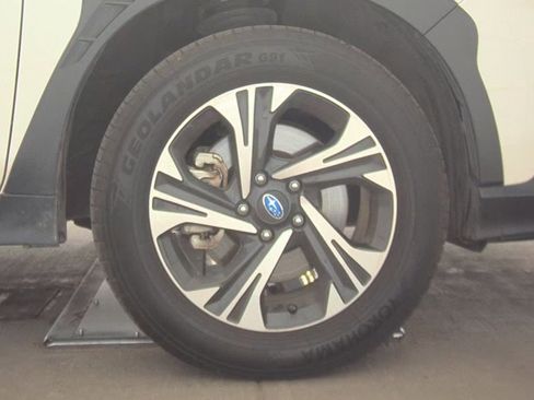 Used 2025 Subaru Crosstrek 2.0i Premium image 10