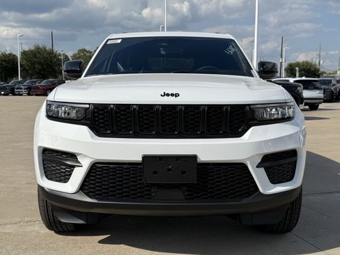 New 2025 Jeep Grand Cherokee Altitude image 7