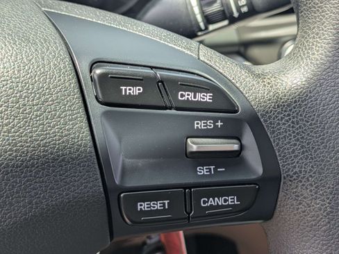 Used 2019 Hyundai Elantra SE FWD image 23