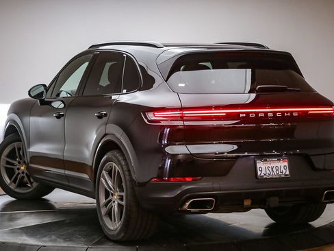 Used 2024 Porsche Cayenne AWD/4WD image 3