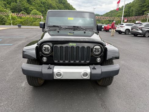 Used 2014 Jeep Wrangler Sahara w/ Connectivity Group AWD/4WD image 4