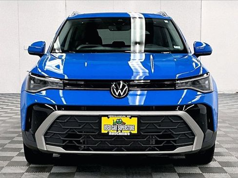 Used 2025 Volkswagen Taos SE w/ Panoramic Sunroof Package image 3