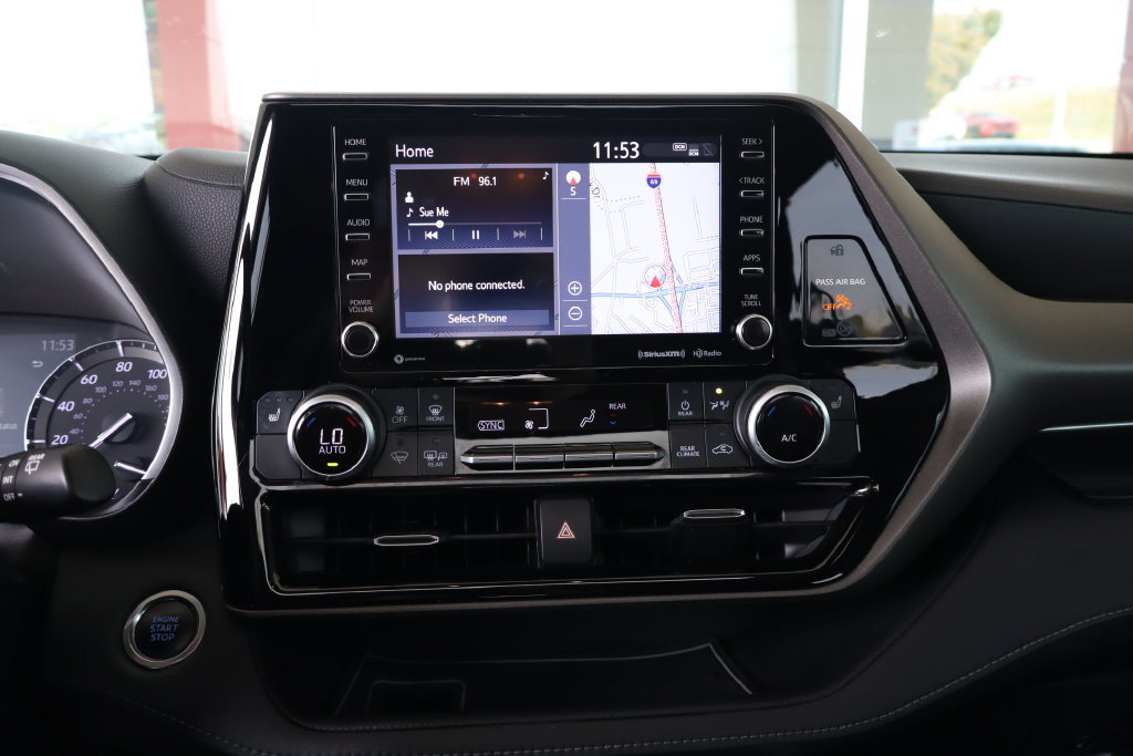 Used 2020 Toyota Highlander XLE AWD/4WD image 22