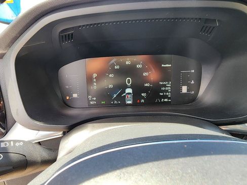 Used 2019 Volvo XC60 T5 Momentum w/ Premium Package AWD/4WD image 18