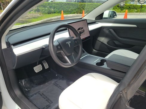 Used 2023 Tesla Model 3 Performance AWD/4WD image 9