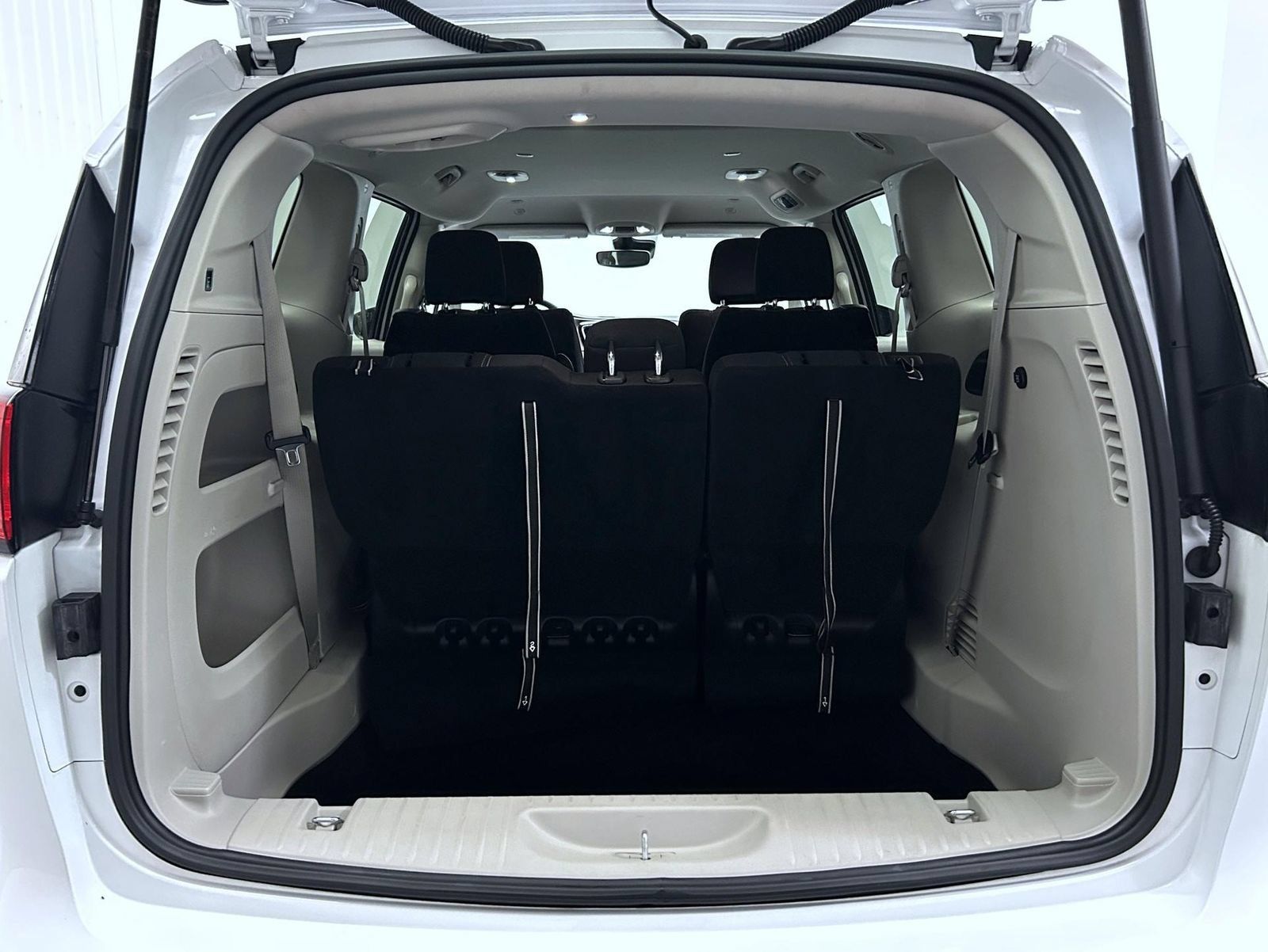 Used 2023 Chrysler Voyager LX FWD image 20
