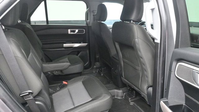 Used 2023 Ford Explorer XLT AWD/4WD image 11