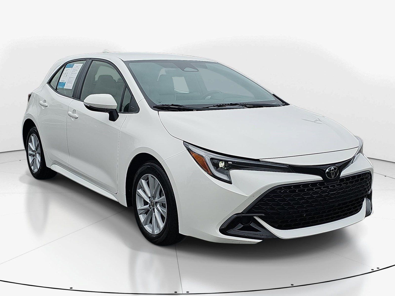 Used 2023 Toyota Corolla SE FWD image 2