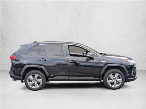 Used 2021 Toyota RAV4 XLE Premium AWD/4WD image 5