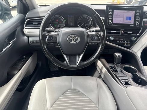 Used 2021 Toyota Camry SE w/ Cold Weather Package FWD image 17