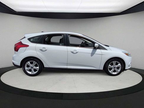 Used 2014 Ford Focus SE w/ SE Winter Package FWD image 9