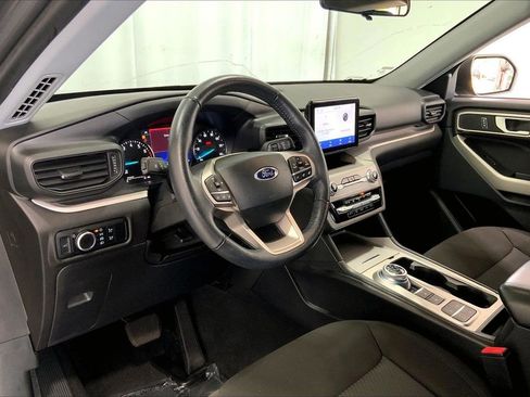 Used 2023 Ford Explorer XLT RWD image 14