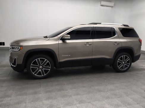 Used 2022 GMC Acadia SLT w/ Technology Package FWD image 2