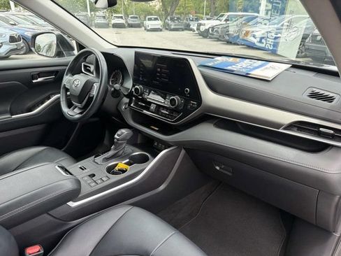 Used 2023 Toyota Highlander XLE FWD image 18