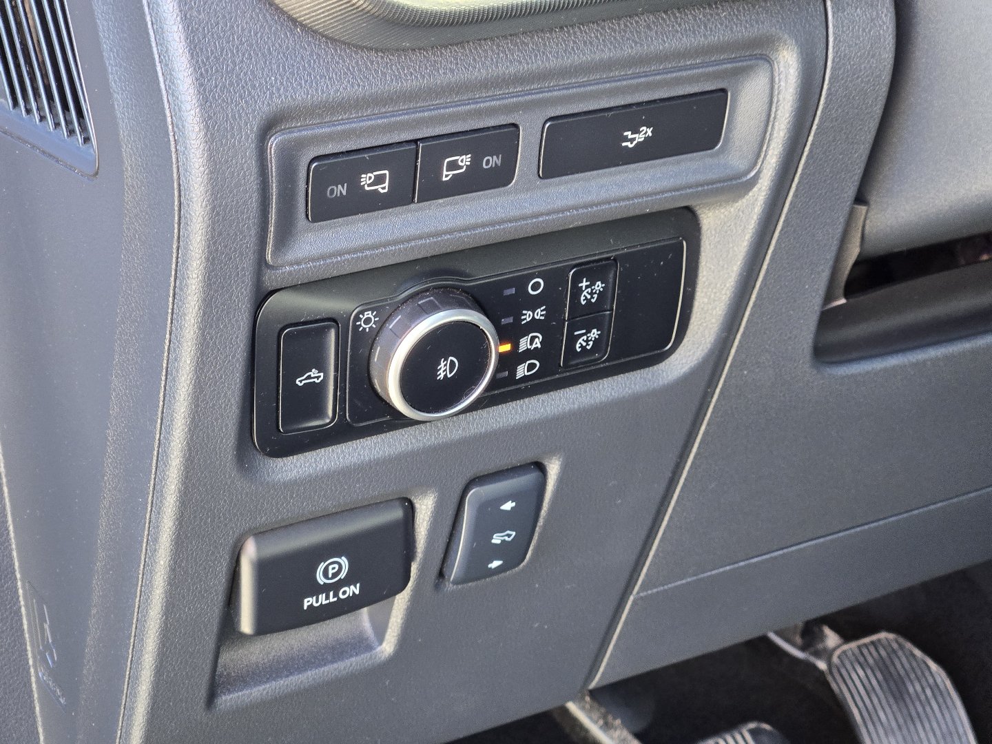 Used 2024 Ford F150 Lariat AWD/4WD image 17