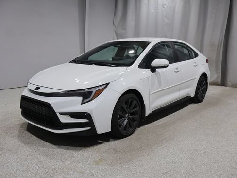 Used 2026 Toyota Corolla SE FWD image 5