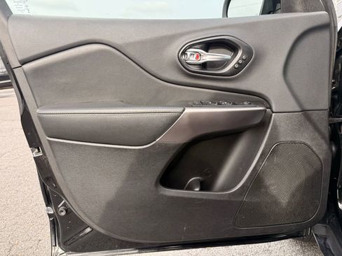 Used 2019 Jeep Cherokee Limited w/ Technology Group image 14