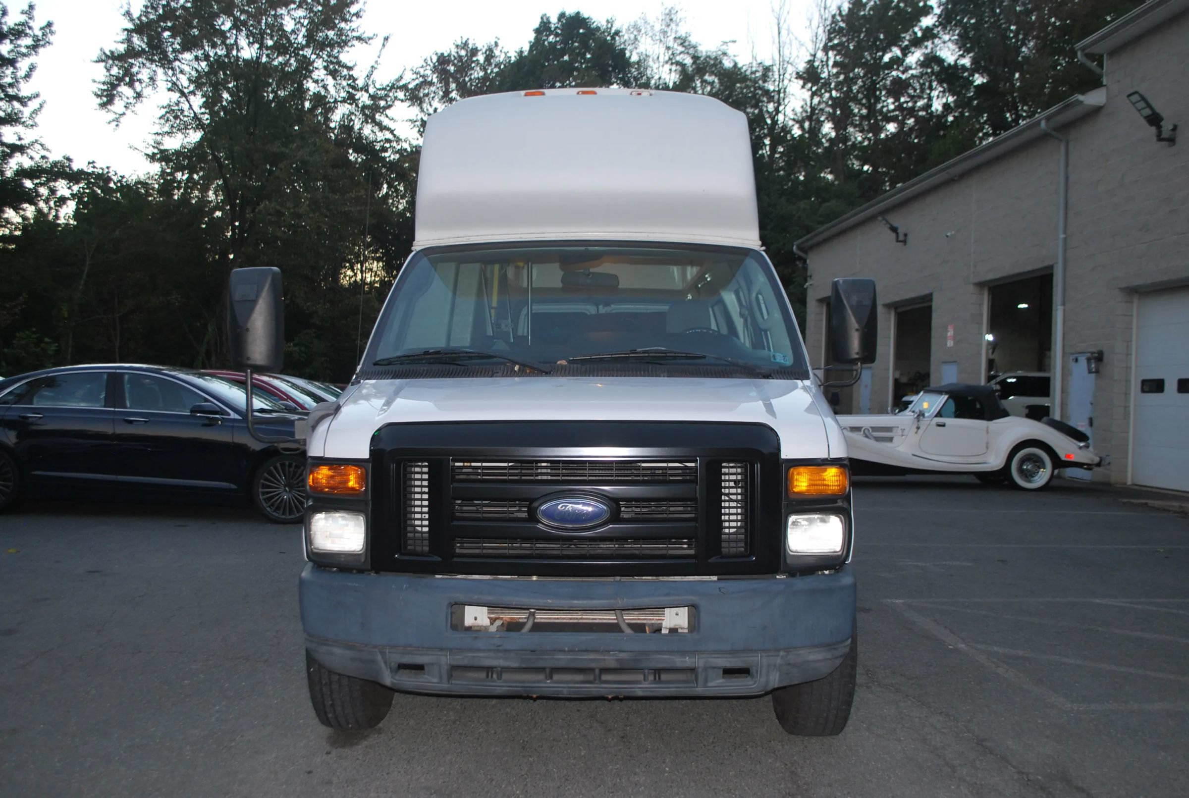 Used 2011 Ford E-350 and Econoline 350 Extended Super Duty RWD image 3