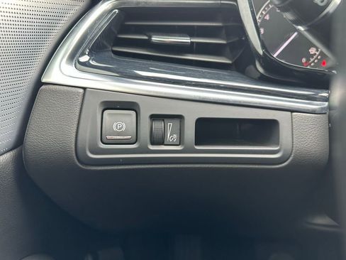 Used 2024 Cadillac XT5 Premium Luxury image 17