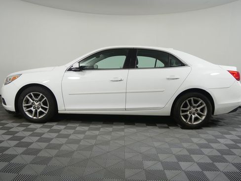 Used 2016 Chevrolet Malibu LT w/ Power Convenience Package image 5