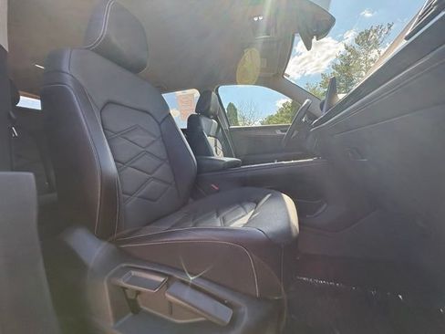 Used 2024 Volkswagen Atlas SE AWD/4WD image 30