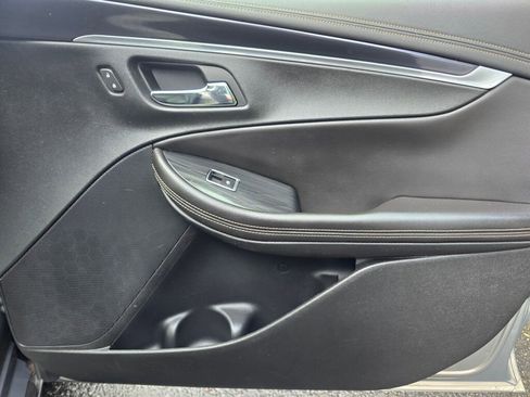 Used 2017 Chevrolet Impala LT image 17