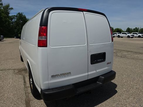 Used 2017 GMC Savana 3500 Extended RWD image 10