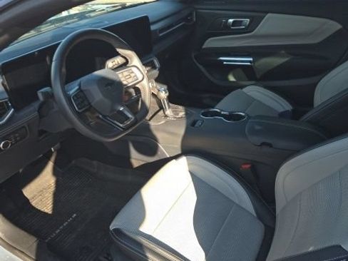 Used 2025 Ford Mustang Premium RWD image 10