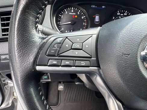 Used 2020 Nissan Rogue SV image 31