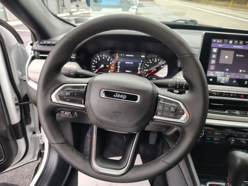 Certified 2024 Jeep Compass Limited image 27