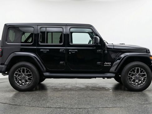 Used 2025 Jeep Wrangler Sahara image 11