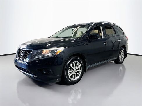 Used 2016 Nissan Pathfinder S image 2