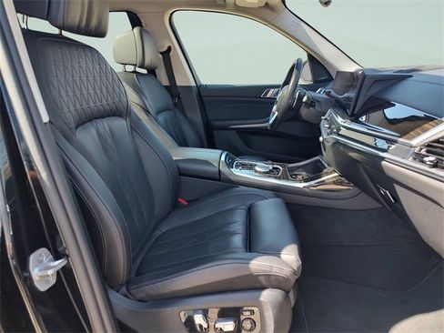 Used 2025 BMW X7 xDrive40i image 32