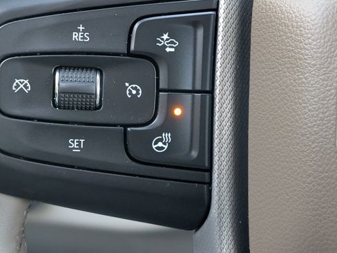 Used 2023 GMC Yukon XL Denali image 35