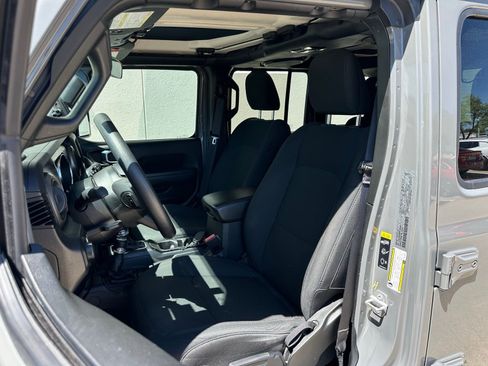 Used 2022 Jeep Wrangler Unlimited Sport image 9