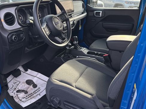Used 2025 Jeep Wrangler Sport image 16