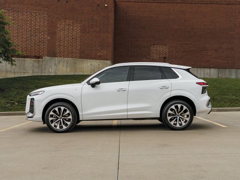Certified 2026 Audi Q3 quattro 2.0T AWD/4WD image 6