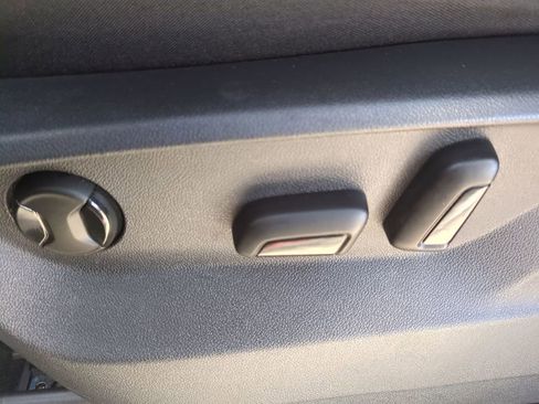 Used 2018 Volkswagen Atlas SE image 24