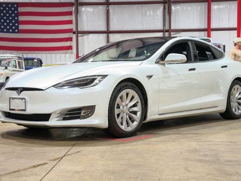 Used 2019 Tesla Model S 100D AWD/4WD image 1