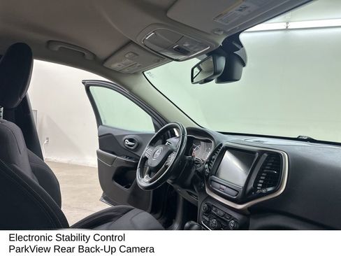 Used 2015 Jeep Cherokee Latitude w/ Comfort/Convenience Group image 19