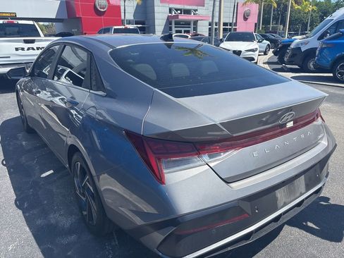 Used 2024 Hyundai Elantra Limited image 10