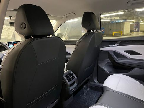 New 2025 Volkswagen Tiguan SE image 22