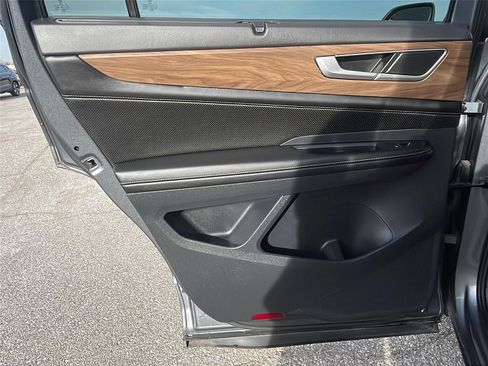 Used 2024 Volkswagen Atlas SE image 17