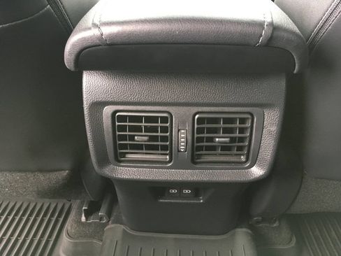 Used 2023 Toyota Venza XLE AWD/4WD image 24