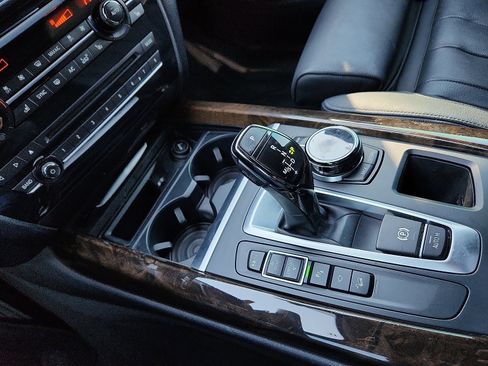 Used 2017 BMW X5 xDrive50i image 25