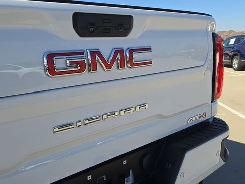 Used 2023 GMC Sierra 2500 AT4 w/ AT4 Premium Plus Package image 12