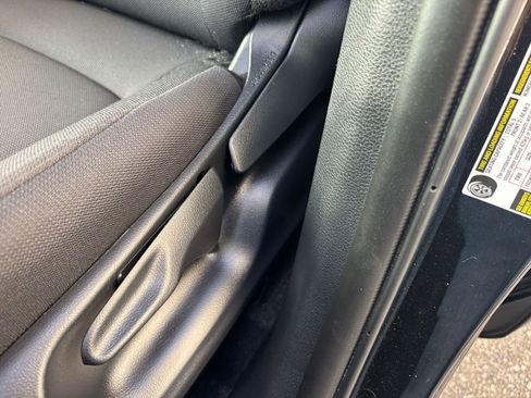 Used 2025 Toyota Corolla Cross LE image 23