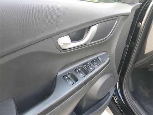 Certified 2023 Hyundai Kona SEL w/ Convenience Package image 10