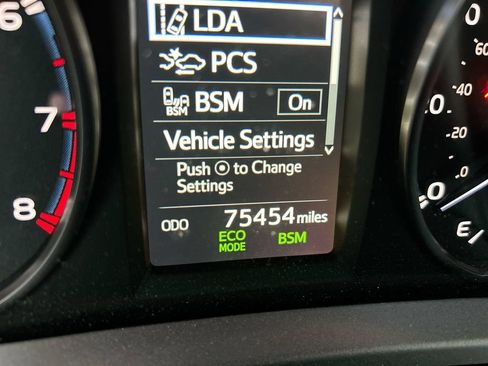 Used 2017 Toyota RAV4 XLE w/ Plus Extra Value Package AWD/4WD image 15
